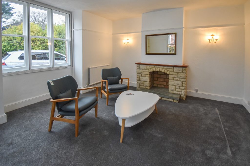 lounge1.jpg